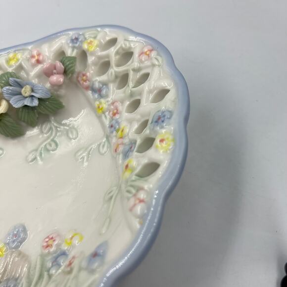 VTG Lace Lattice Textured Molded Milk Glass Painted Heart Flower Garden Decor - Picture 6 of 11